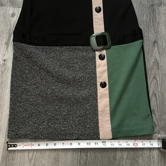 J Taylor - ADORABLE 🥰 Mixed Media Dress w/Faux Belt Buckle /Buttons- Size 4 - Picture 4 of 14